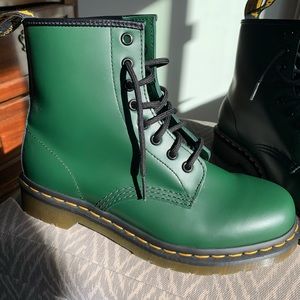 Doc Martens -like brand new